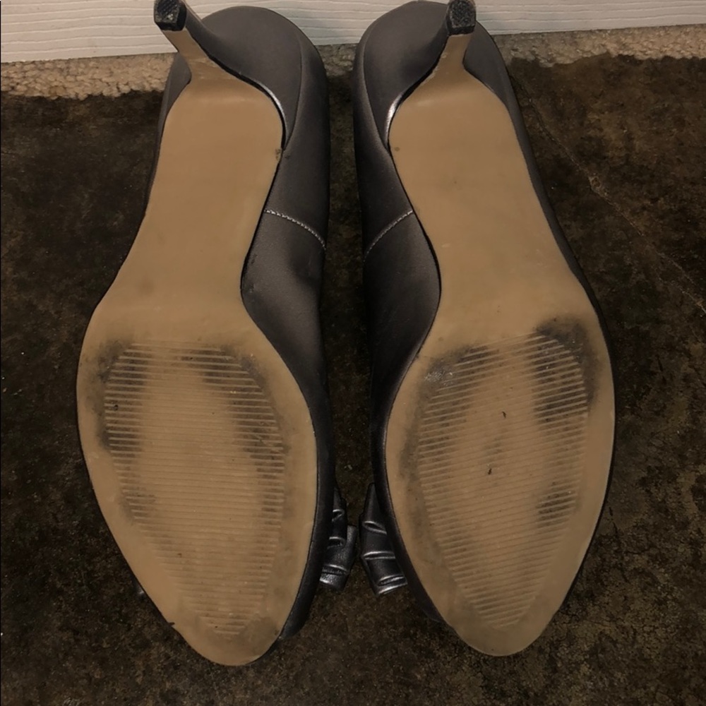 ⭐️ Bow tie Heels - Picture 6 of 6